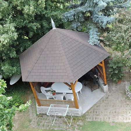 Fuevesi Vendeghaz Hotel Balatonfured Ngoại thất bức ảnh