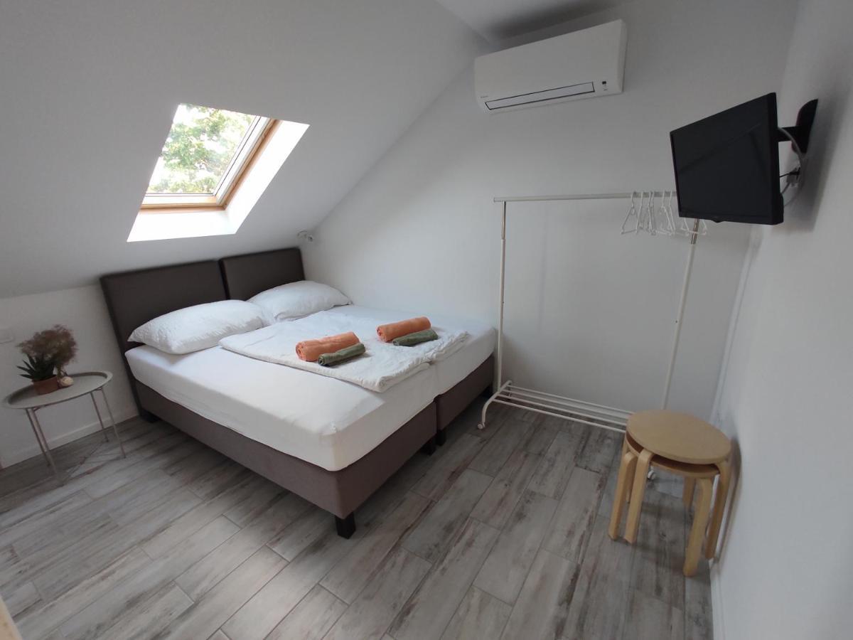 Fuevesi Vendeghaz Hotel Balatonfured Ngoại thất bức ảnh