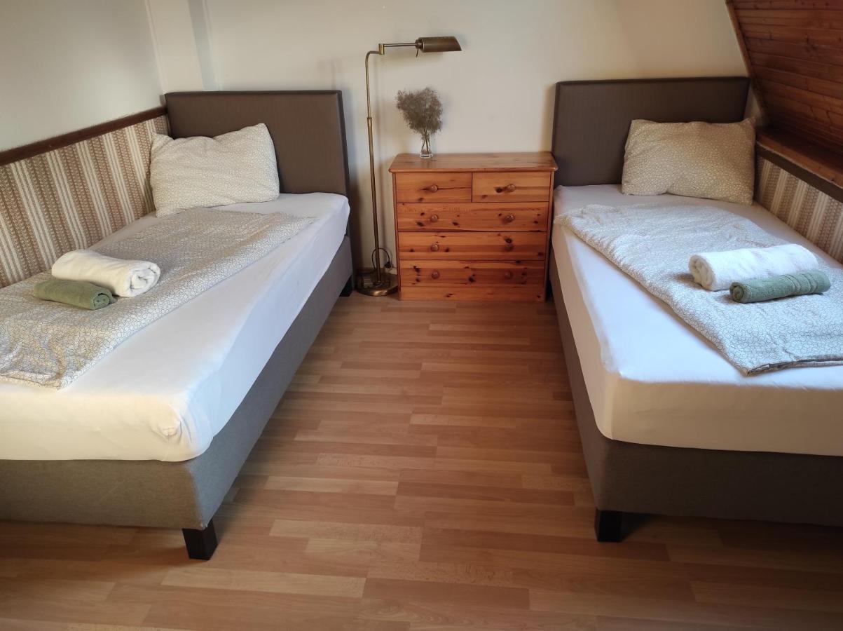 Fuevesi Vendeghaz Hotel Balatonfured Ngoại thất bức ảnh