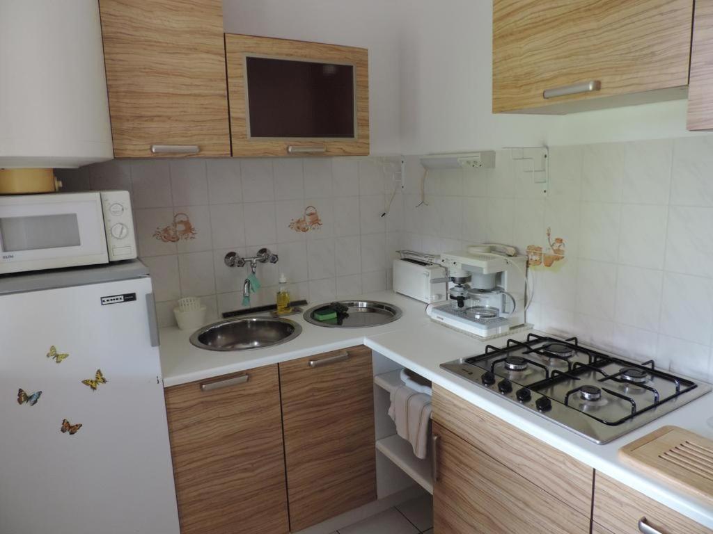 Fuevesi Vendeghaz Hotel Balatonfured Ngoại thất bức ảnh
