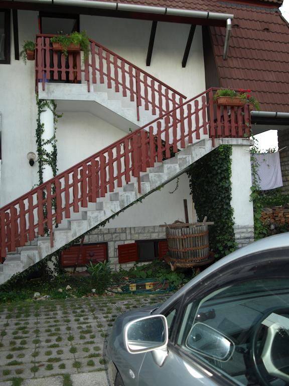 Fuevesi Vendeghaz Hotel Balatonfured Ngoại thất bức ảnh